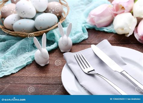 Cutelaria Da Cozinha Ovos Da P Scoa Imagem De Stock Imagem De