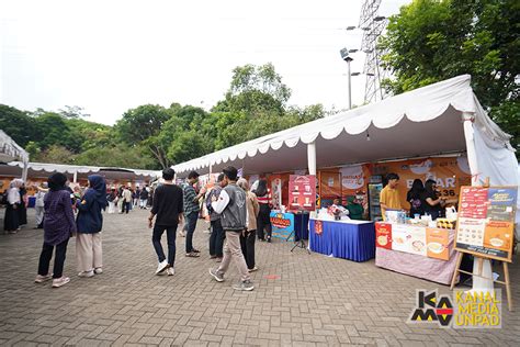 Pengunjung Nikmati Aneka Sajian UMKM Di Bazar Pimnas 36 Universitas