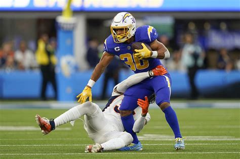 La Chargers Vs Las Vegas Raiders Prediction Nfl Picks Odds For Tnf