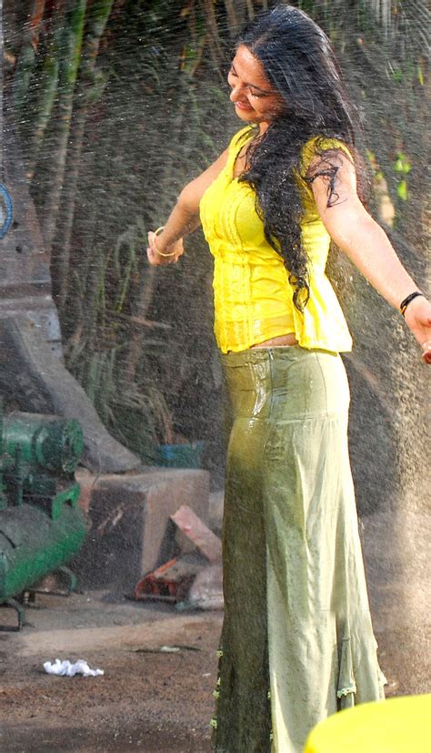 Anushka Shetty Playing Rain Actress Hot Gallery