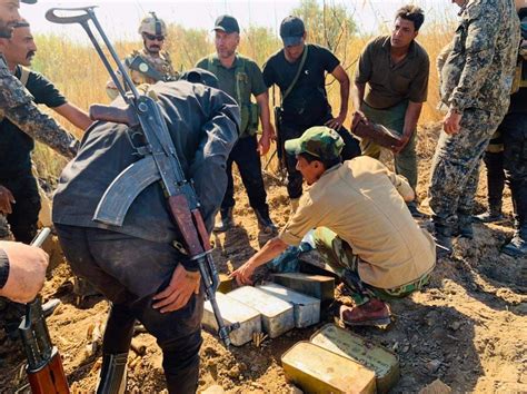 قوة من اللواء 12 للحشد الشعبي تعثر على مخابئ ومضافات لداعش في الطارمية