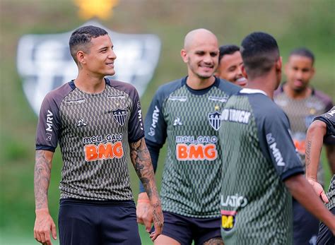 Escalação do Atlético MG treino tem ausência de Réver operado no