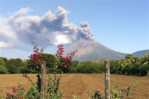 Al Menos Afectados Por La Erupci N Del Volc N San Crist Bal En