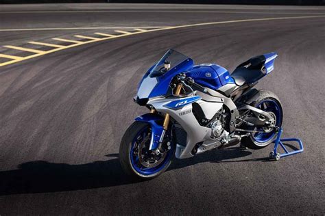 2015 Yamaha R1 And R1M Launched In India At Rs 22 34 300 And Rs 29