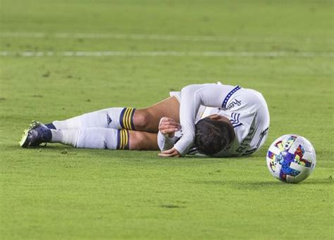 Chicharito Injury Fotos Imago