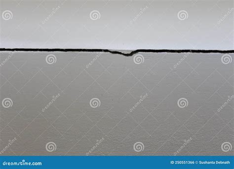how to fix crack in corner of wall