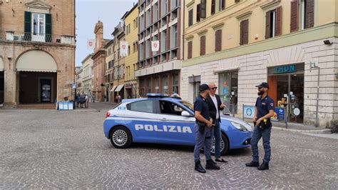 Botte E Insulti Alla Madre E Al Fratellino La Donna Denuncia Il