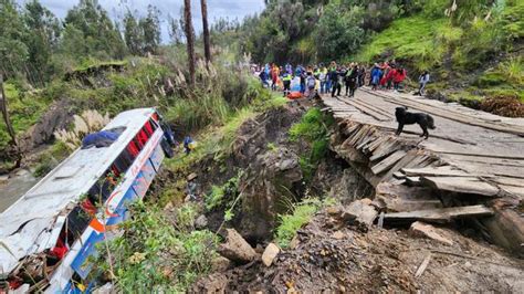 Áncash Bus cae a quebrada y dos pasajeros quedan heridos de gravedad