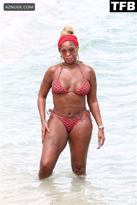 Mary J Blige Sexy Seen Showing Off Her Curves In A Bikini At The Beach In Miami AZNude