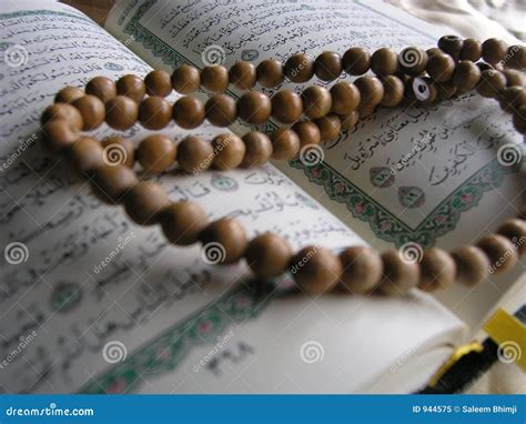 Quran And Dhikr Beads Royalty Free Stock Photo - Image: 944575