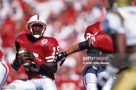 59 Nebraska Qb Tommie Frazier Stock Photos High Res Pictures And