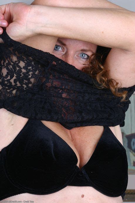 Mature Woman Sally Shows Her Saggy Tits And Her Pussy In A Solo