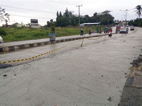 Jalan Rigid Beton di Pramuka Banyak Guratan RetakÂ Lampost co