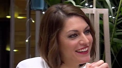 Se Presenta En First Dates Diciendo Que Es Una Milf Una Cachonda Y