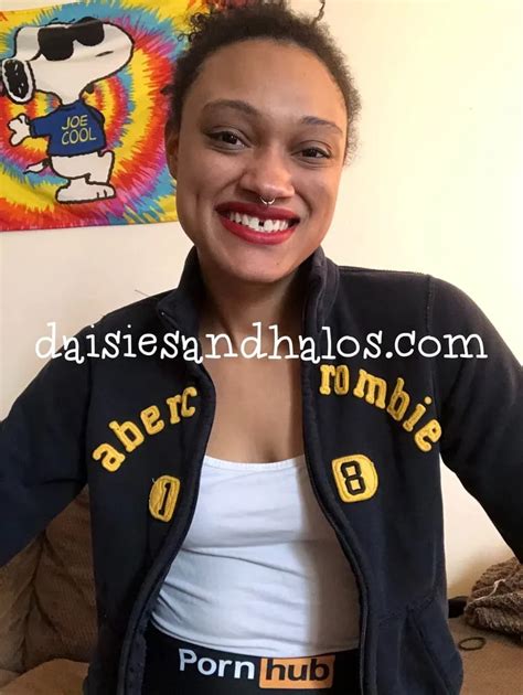 Daisiesandhalos Nude Pics XHamster