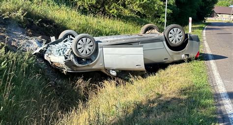 Niebezpiecznie w Kownatach Audi dachowało i zaczęło płonąć FOTO