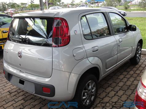 Fiat Uno Vivace Itália Prata Bari fotos vídeo preço e consumo