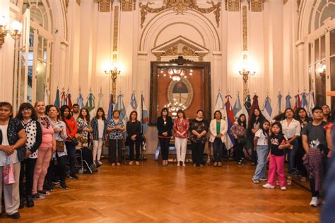 El gobernador Morales reconoció a madres que inspiran