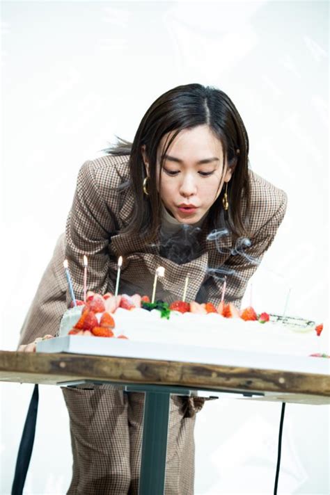 【写真】桐谷美玲、30歳の誕生日で巨大バースデーケーキにフーフー｜newsポストセブン Part 2