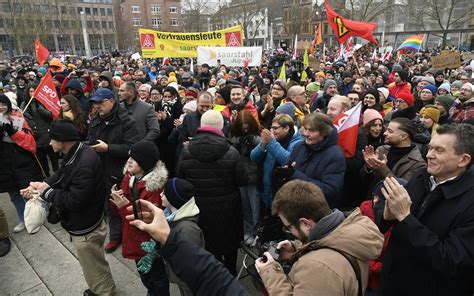 Demo In Saarbr Cken Menschen Demonstrieren Gegen Afd Und Rechts