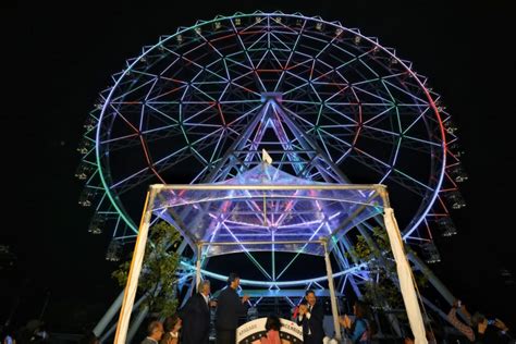 Chilango Deslumbrante Encienden La Rueda De La Fortuna Del Parque