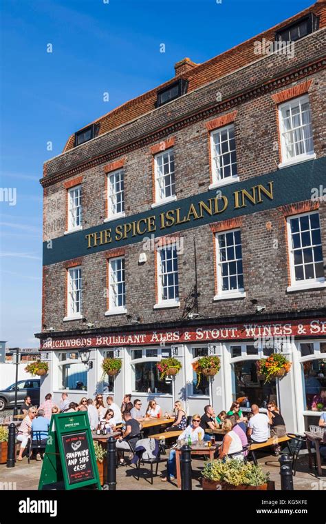 Pub portsmouth uk hi-res stock photography and images - Alamy | Island inn, Portsmouth ...