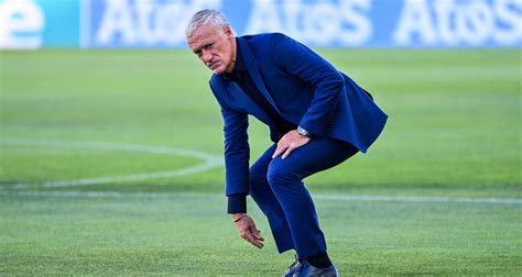 En bon état Didier Deschamps rassuré par la pelouse du Stade de France