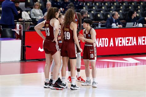 Basket Femminile Serie A La Reyer Venezia Sconfigge Nettamente Sesto