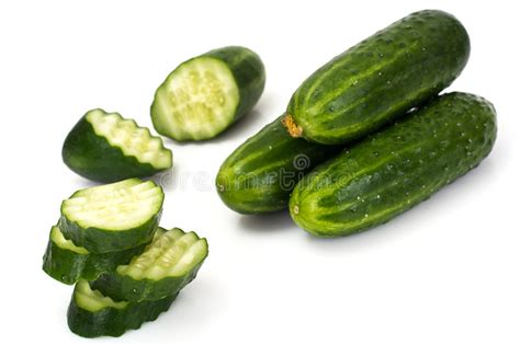 Свежие зеленые огурцы изолированные на белой предпосылке Стоковое ...