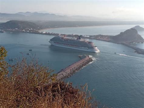 Arriban a Mazatlán dos cruceros con más de 10 mil turistas y tripulantes