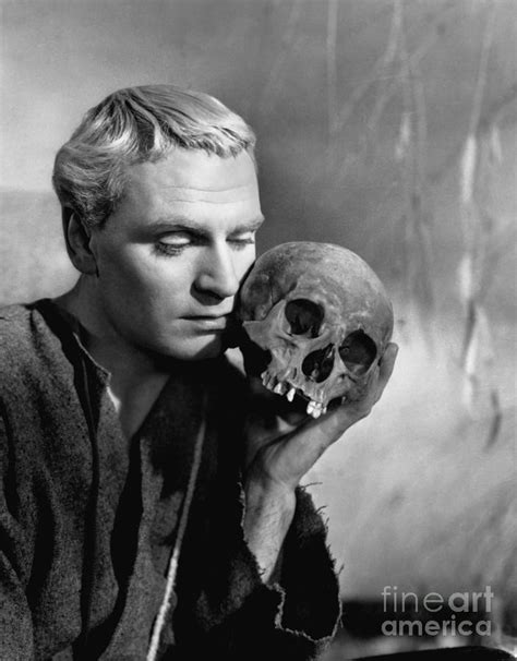 Laurence Olivier In Hamlet By Bettmann