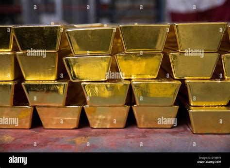 Bars gold bullion owned u s hi-res stock photography and images - Alamy