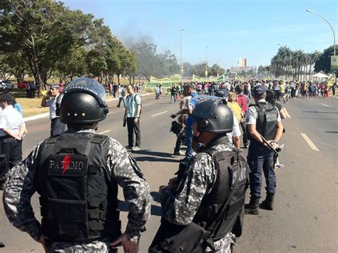 G Manifestantes Contra A Copa Liberam Via Que D Acesso Esplanada