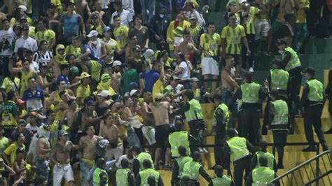 Colombia Tragedia Allo Stadio Di Bucaramanga Un Tifoso Cade Dalla