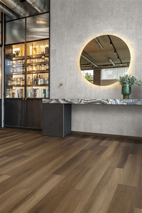 Vinylová podlaha hybridní COREtec Sur Plus Planks Royal Walnut 85