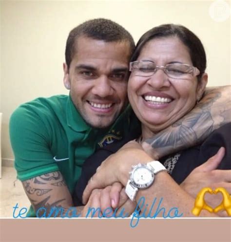 Foto Mãe de Daniel Alves postou vídeos da vítima do jogador se