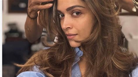 Beauty influencers explain the best long hair haircut for women 15