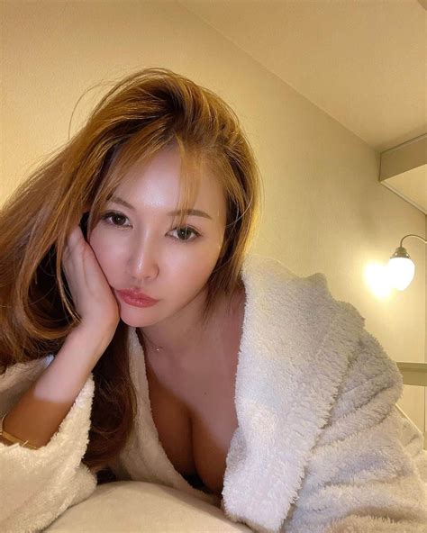 渡辺加苗さんのインスタグラム写真 渡辺加苗instagram「帰宅ぅ😴 今日の撮影も濃かった🤣 ️‍🔥 毎日ハードだけど、たくさん笑っ