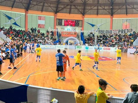 Brasil vence Argentina e conquista primeiro título mundial de futsal down