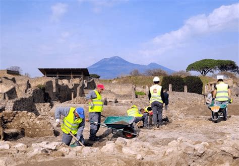 Pompeii New Excavations Have Begun In The Central Area Of The Site