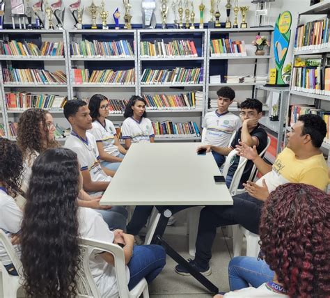 Clube de Leitores realiza campanha de doação de livros em ST