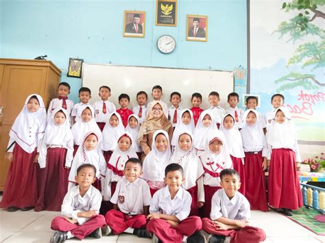 Aturan Baru Kemendikbud Pakaian Adat Jadi Salah Satu Seragam Sekolah