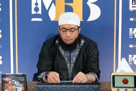 Inilah 2 Keutamaan Sholat Malam Menurut Ustadz Khalid Basalamah Jatim