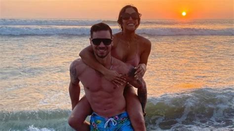 Melissa Paredes Y Anthony Aranda Son Captados Juntos En La Playa Tras Dar A Conocer Su