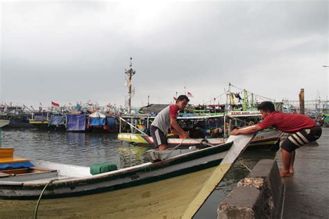 Tidak Ada Pilihan Nelayan Tetap Melaut Meski Kondisi Cuaca Buruk