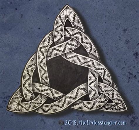 Trinity Knot In Zentangle Art Geometric Art Zentangle Drawings