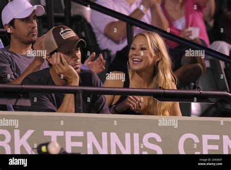 Anna Kournikova And Enrique Iglesias High Resolution Stock Photography ...