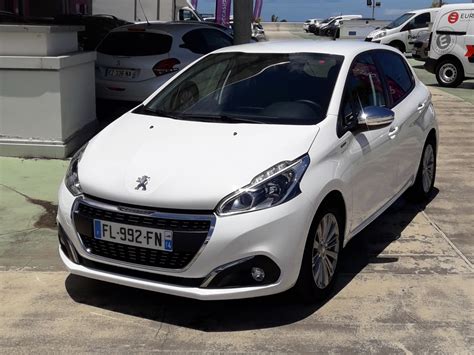 Voiture Doccasion Peugeot Signature Puretech Cv Ann E