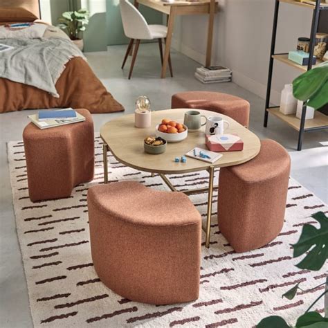 Table basse avec 4 poufs en polyester recyclé marron écureuil et métal