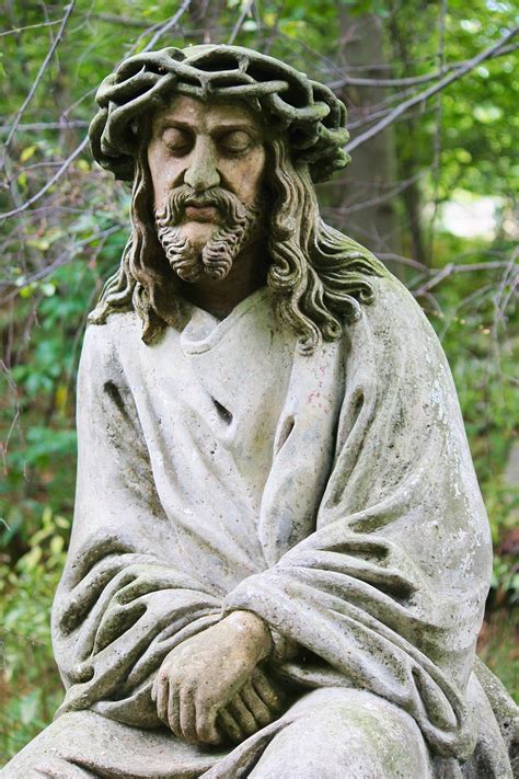 Download free photo of Statue, jesus, christ, crown of thorns, robe - from needpix.com